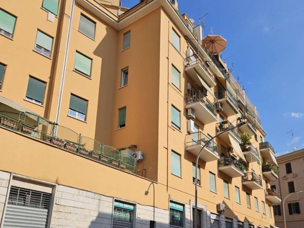 appartamento in vendita a Roma in zona Appio Latino