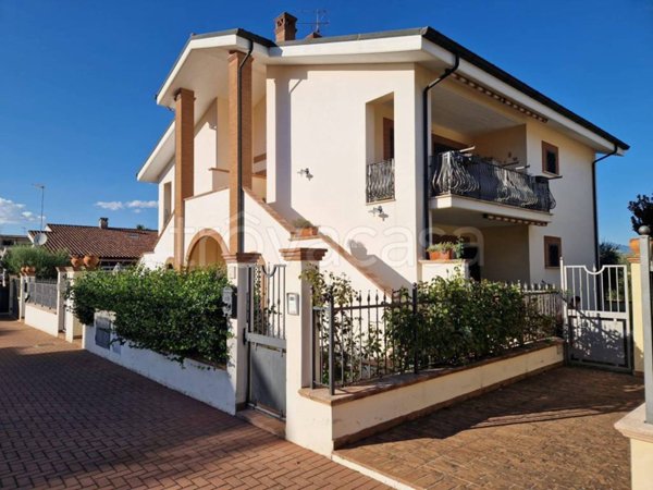 appartamento in vendita a Roma in zona Lunghezza