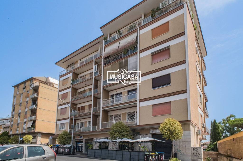 appartamento in vendita a Roma in zona Gianicolense