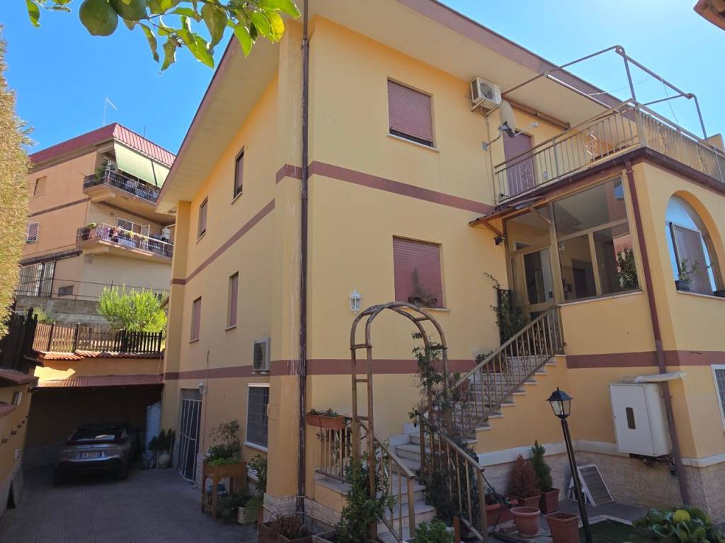 casa indipendente in vendita a Roma in zona Aurelio