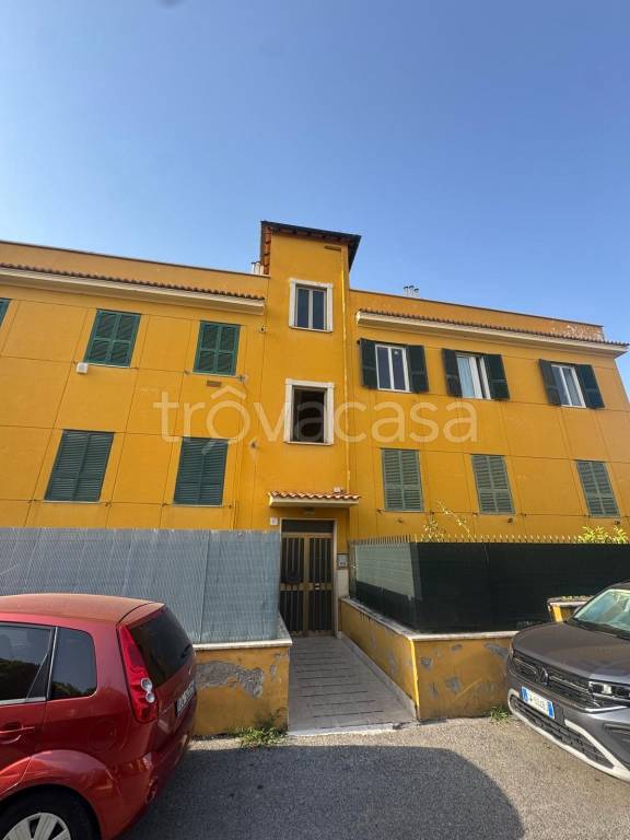 appartamento in vendita a Roma in zona Appio Pignatelli