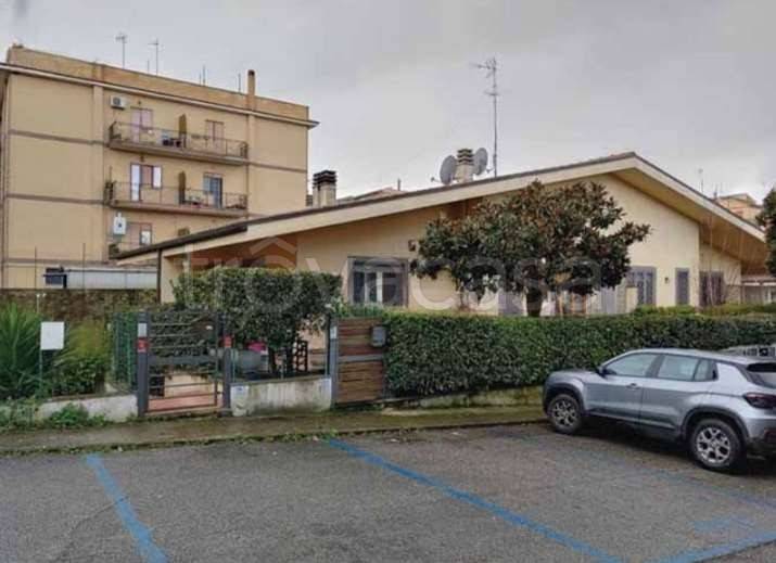 casa indipendente in vendita a Roma in zona Torrione Cerquetta