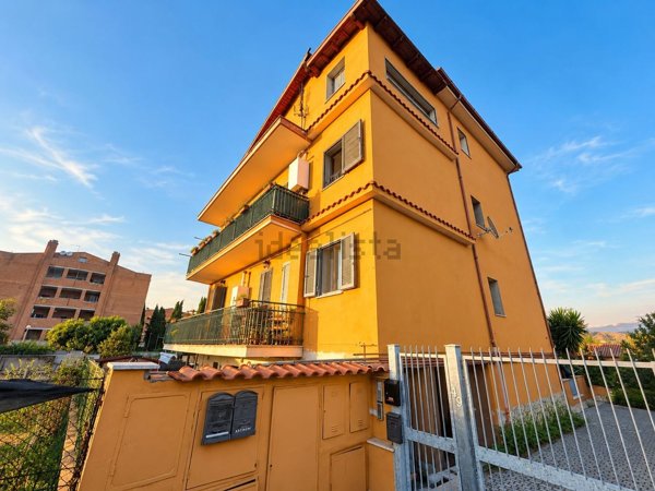 appartamento in vendita a Roma in zona Castelverde