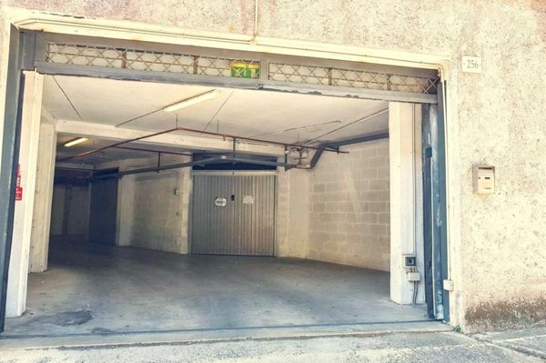 box auto in vendita a Roma in zona Prenestino-Labicano