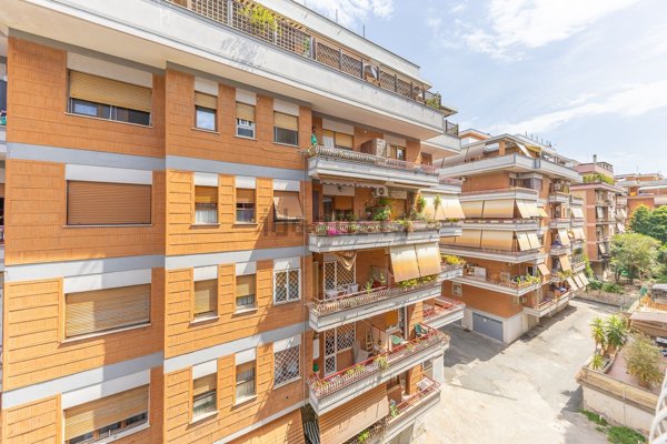 appartamento in vendita a Roma in zona Ostia