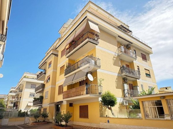 appartamento in vendita a Roma in zona Torre Maura