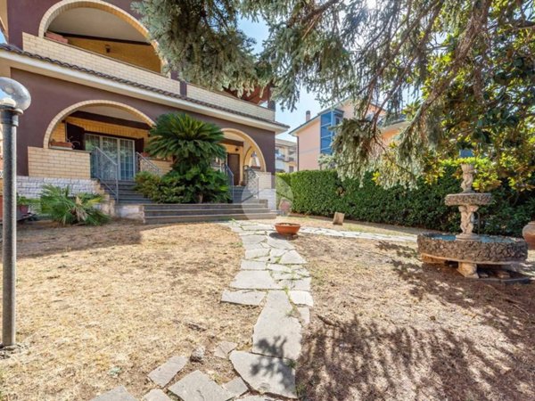 casa indipendente in vendita a Roma in zona Borghesiana