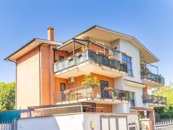 appartamento in vendita a Roma in zona Appio Pignatelli