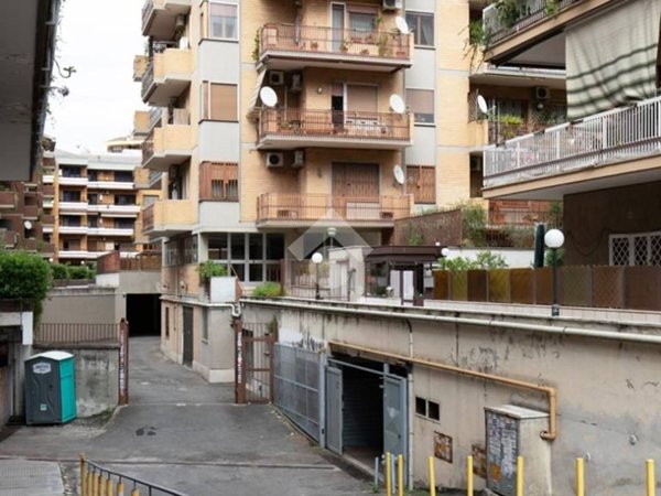 appartamento in vendita a Roma in zona Appio Latino