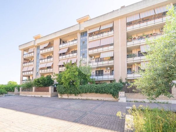 appartamento in vendita a Roma in zona Romanina