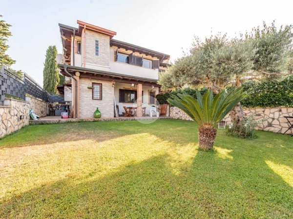 casa indipendente in vendita a Roma in zona Borghesiana