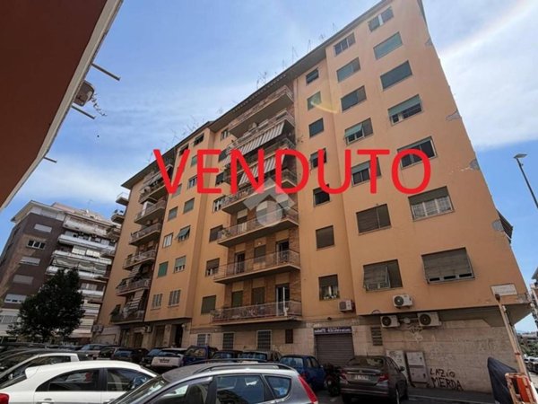 appartamento in vendita a Roma in zona Appio Latino