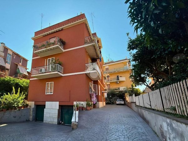 appartamento in vendita a Roma in zona Giuliano Dalmata