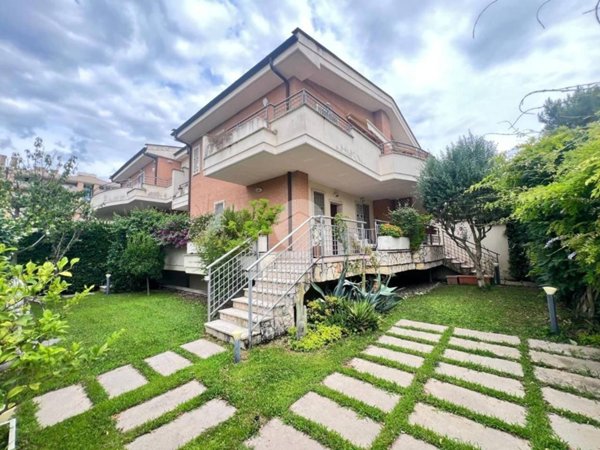 casa indipendente in vendita a Roma in zona Mezzocammino