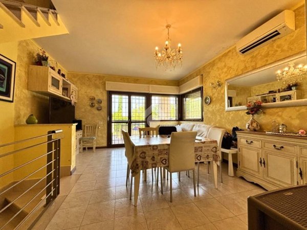 casa indipendente in vendita a Roma in zona Mezzocammino