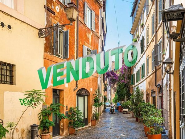 appartamento in vendita a Roma in zona Rione Regola