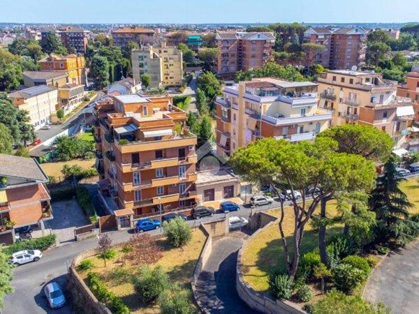 appartamento in vendita a Roma in zona Corviale