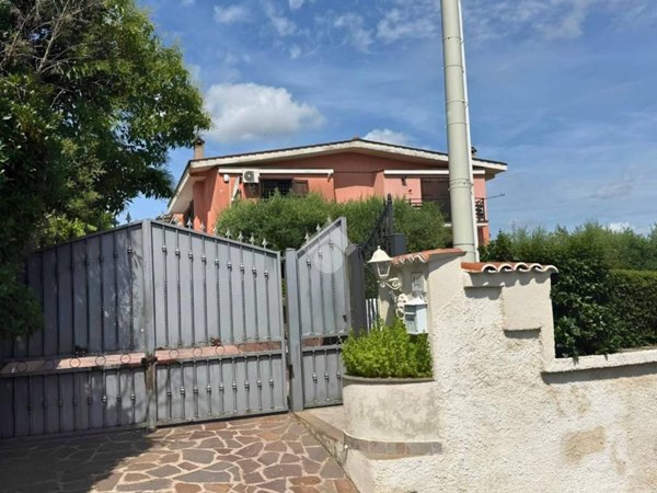 casa indipendente in vendita a Roma in zona Monte Migliore