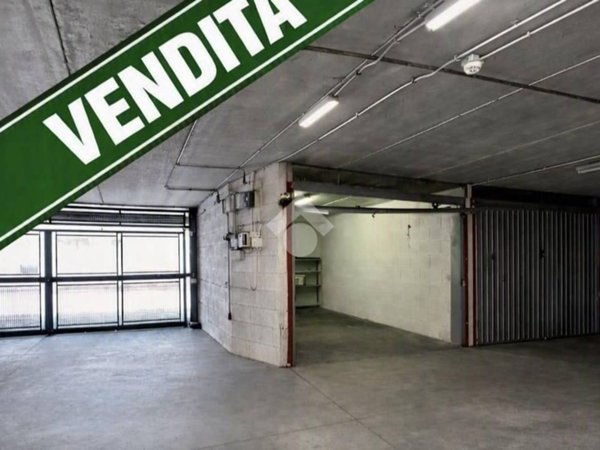 box auto in vendita a Roma in zona Appio Claudio