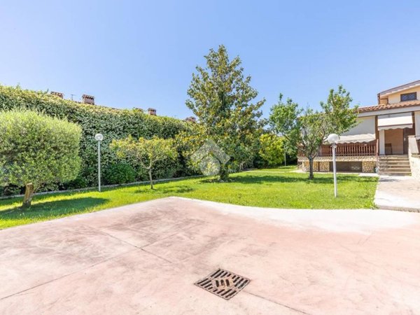 casa indipendente in vendita a Roma in zona Castelverde