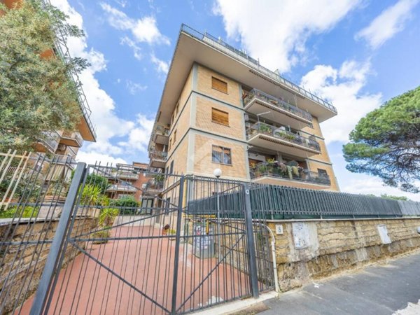 appartamento in vendita a Roma in zona Corviale