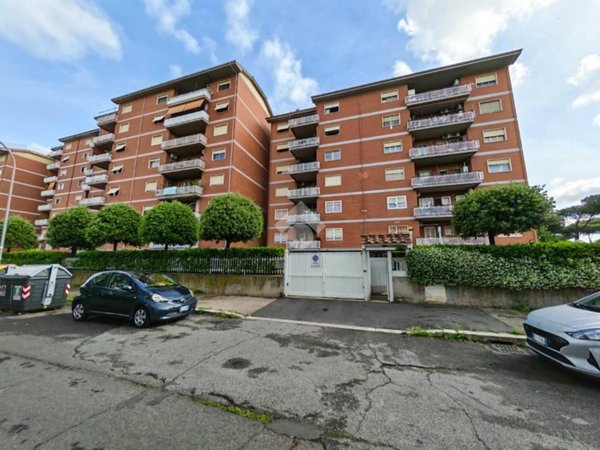 appartamento in vendita a Roma in zona Torre Spaccata