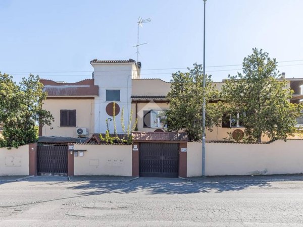 appartamento in vendita a Roma in zona Finocchio