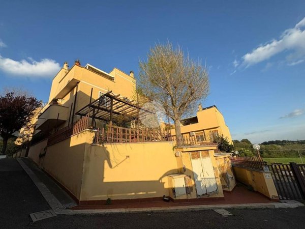 casa indipendente in vendita a Roma in zona Tor de' Cenci