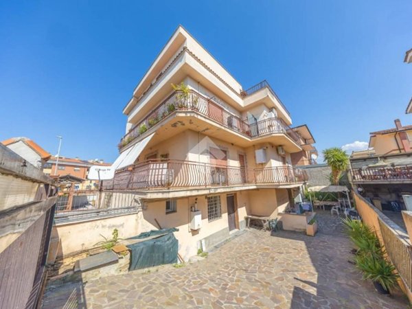 appartamento in vendita a Roma in zona Lunghezza