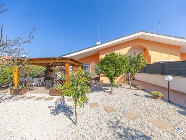 casa indipendente in vendita a Roma in zona Castelverde