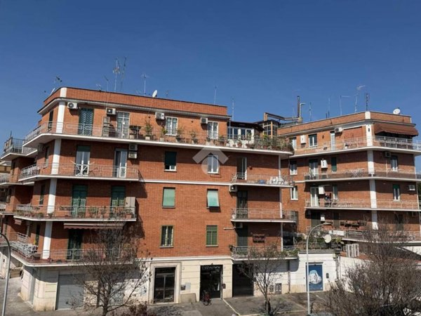 appartamento in vendita a Roma in zona Tuscolano