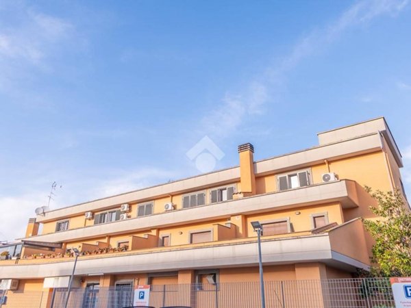 appartamento in vendita a Roma in zona Corviale
