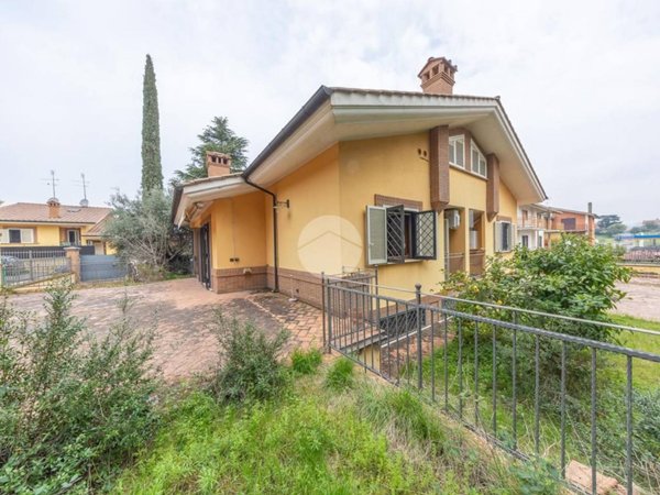 casa indipendente in vendita a Roma in zona Castelverde