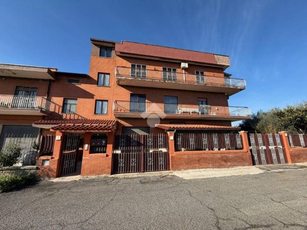 appartamento in vendita a Roma in zona Colle del Sole