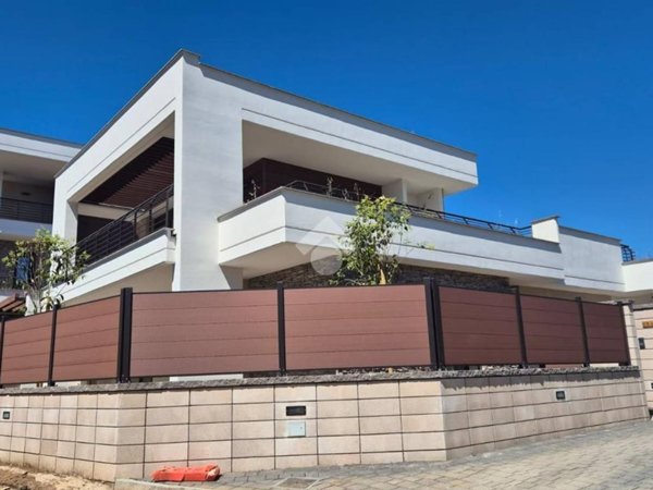 casa indipendente in vendita a Roma in zona Torre Gaia