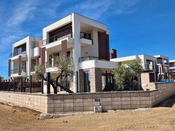 casa indipendente in vendita a Roma in zona Torre Gaia