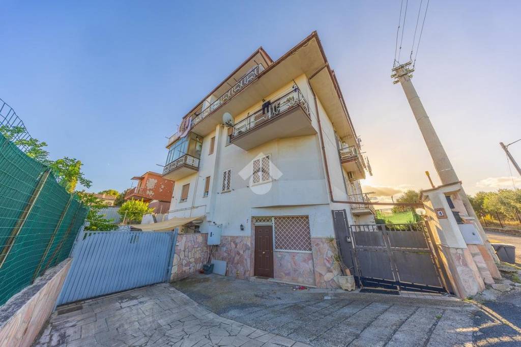 appartamento in vendita a Roma in zona Finocchio