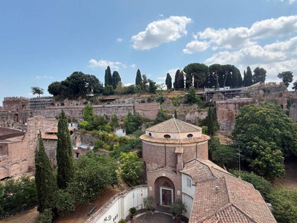 appartamento in vendita a Roma in zona Rione Monti/Campitelli