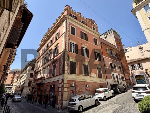 appartamento in vendita a Roma in zona Rione Monti/Campitelli