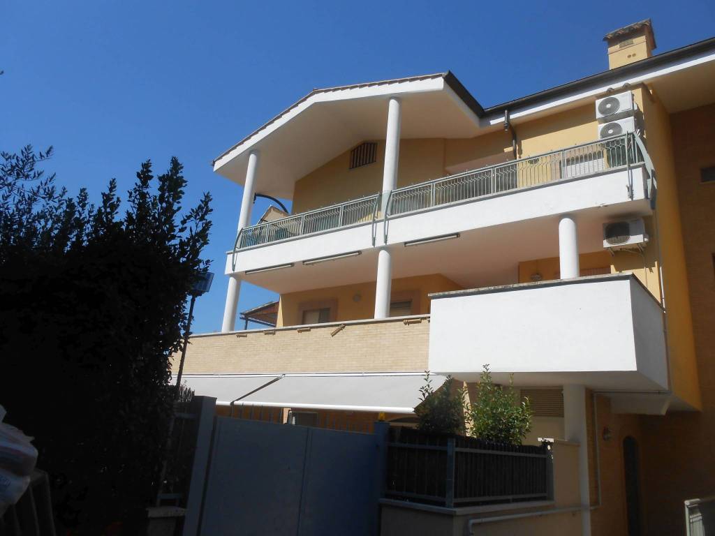 appartamento in vendita a Roma in zona Valle Muricana