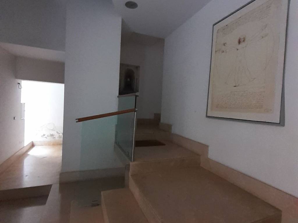 appartamento in vendita a Roma in zona Trevi-Colonna