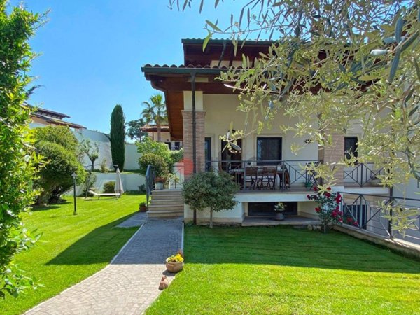 casa indipendente in vendita a Roma in zona Castel di Leva