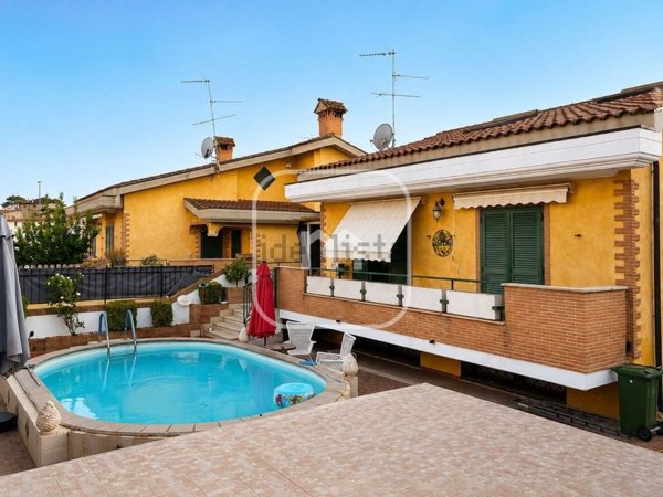 casa indipendente in vendita a Roma in zona Ponte di Nona