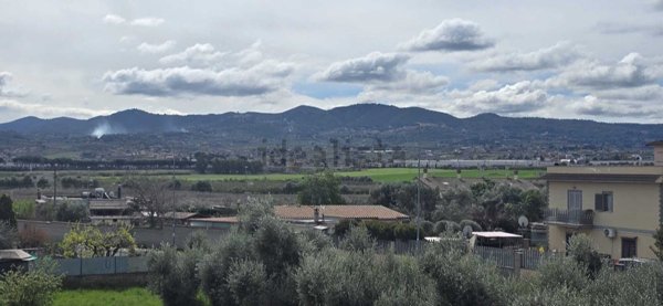 appartamento in vendita a Roma in zona Lago Regillo