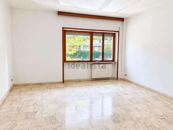 appartamento in vendita a Roma in zona Ardeatino
