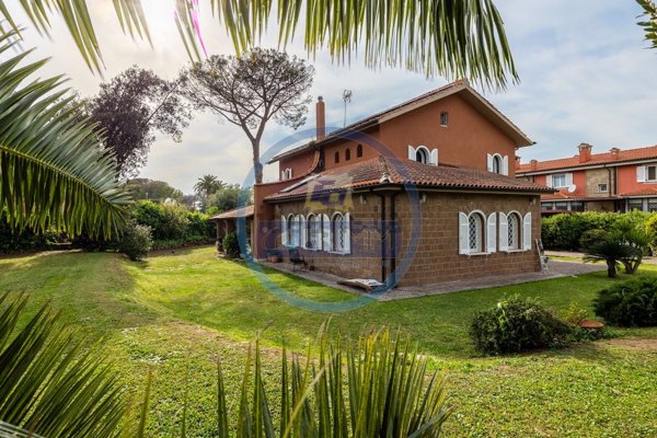casa indipendente in vendita a Roma in zona Infernetto