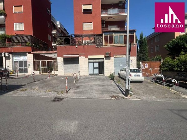 negozio in vendita a Roma in zona Primavalle