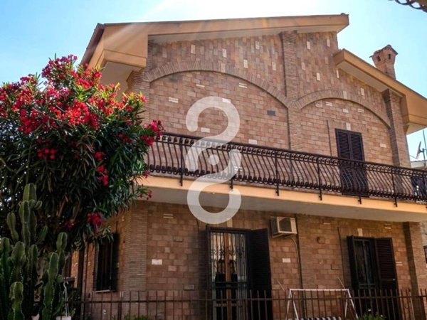 casa indipendente in vendita a Roma in zona Appio Pignatelli