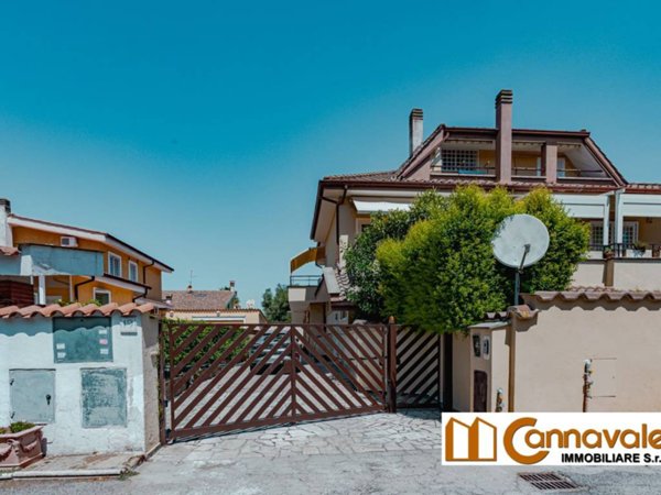 casa indipendente in vendita a Roma in zona Casal Palocco