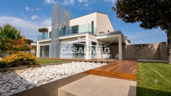 casa indipendente in vendita a Roma in zona Axa